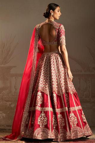 Red rani safarnama lehenga set
