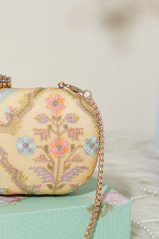 Yellow avira capsule clutch