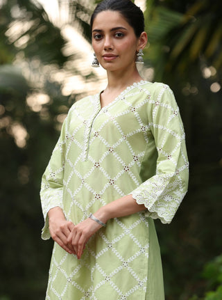 Green malgudi days eesvari kurta with revora pants