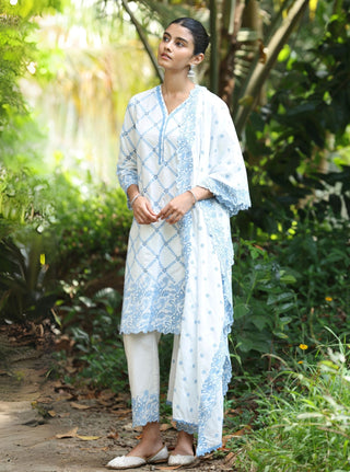 White malgudi days eesvari kurta set