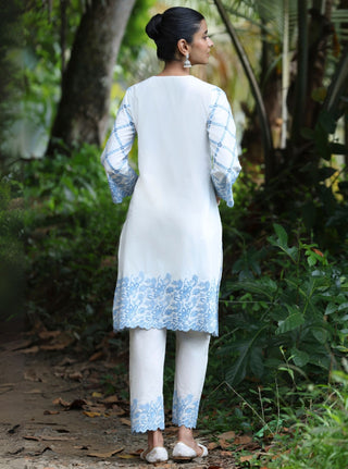White malgudi days eesvari kurta set