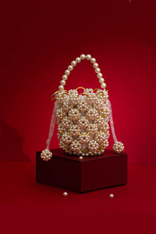 White leila pearl ring bucket bag
