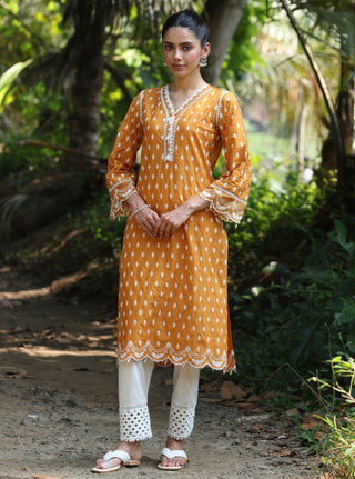 Orange nivi malgudi day kurta set