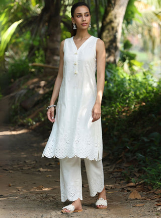 White malgudi days kora kurta set