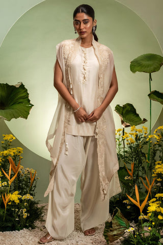 Short Kurta Set for Indian Wedding – Ivory Eden by Pallavi Poddar