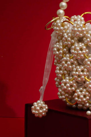 White leila pearl ring bucket bag
