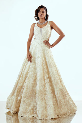 Ivory Evening Gown for Contemporary Wear – Zoya Floral Elegance by Pallavi Poddar