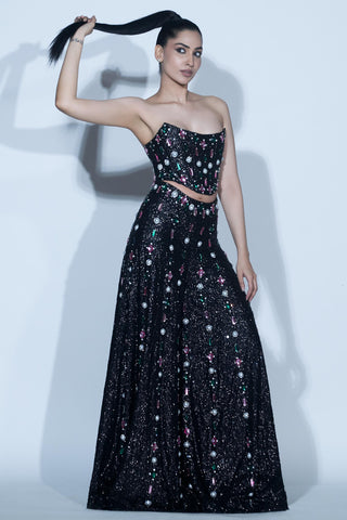 Black corset with highwaisted waistline skirt