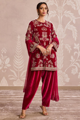 Pink embroidered nooreh ever after kurta set
