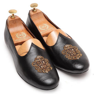 Black royal crest leather juttis