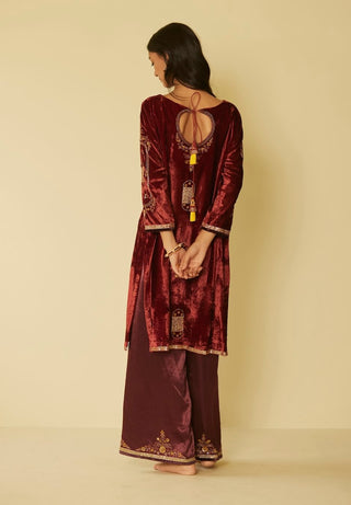 Red dareecha meera kurta set