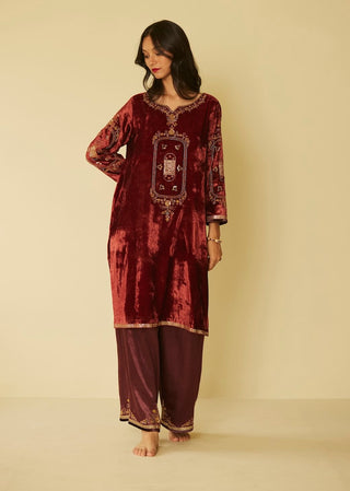 Red dareecha meera kurta set