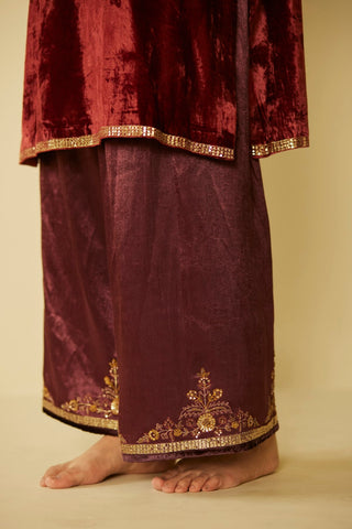 Red dareecha meera kurta set