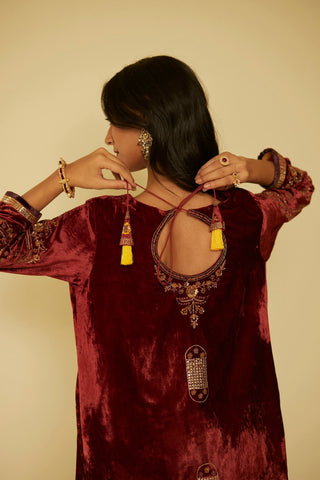 Red dareecha meera kurta set