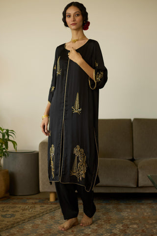 Black chhaaya hand embroidered kurta set