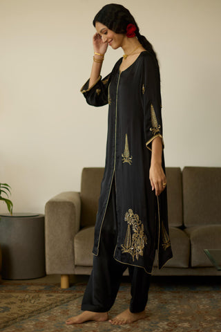 Black chhaaya hand embroidered kurta set