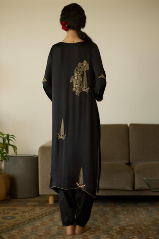Black chhaaya hand embroidered kurta set