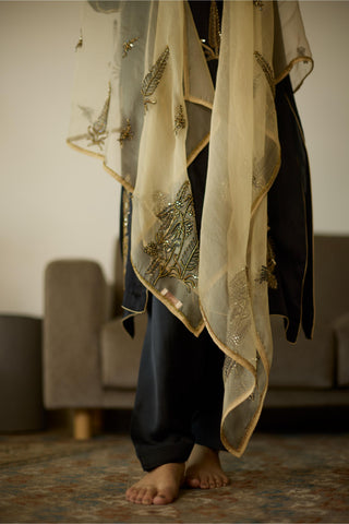 Black chhaaya hand embroidered kurta set