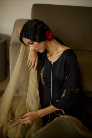 Black chhaaya hand embroidered kurta set