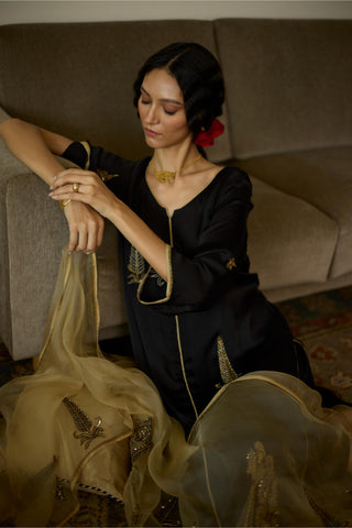 Black chhaaya hand embroidered kurta set