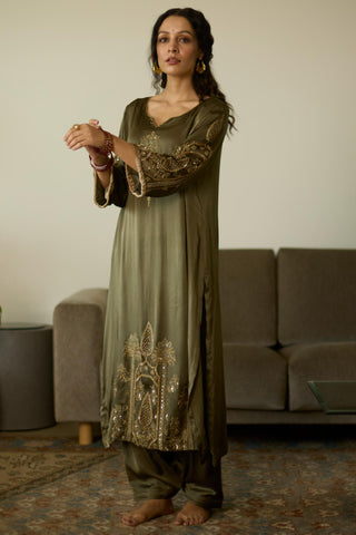 Green palm hand embroidered kurta set