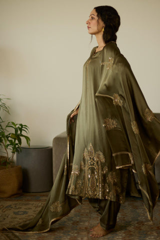 Green palm hand embroidered kurta set