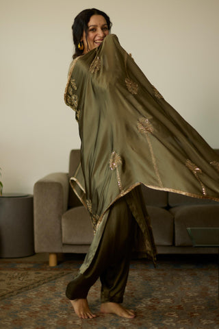 Green palm hand embroidered kurta set