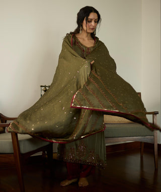 Green saanjh hand embroidered kurta set