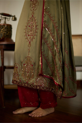 Green saanjh hand embroidered kurta set