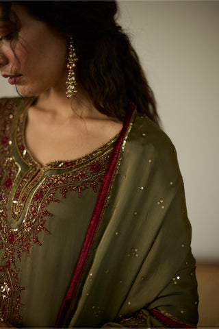 Green saanjh hand embroidered kurta set