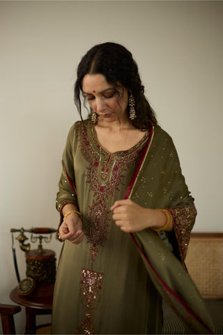 Green saanjh hand embroidered kurta set