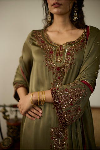 Green saanjh hand embroidered kurta set