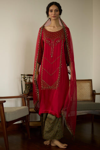Red diya hand embroidered kurta set