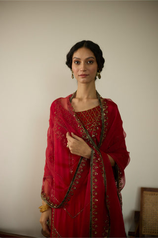 Red diya hand embroidered kurta set