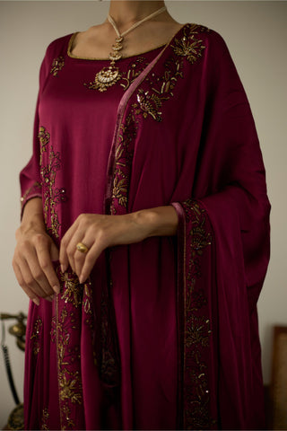 Pink aarohi hand embroidered kaftan set