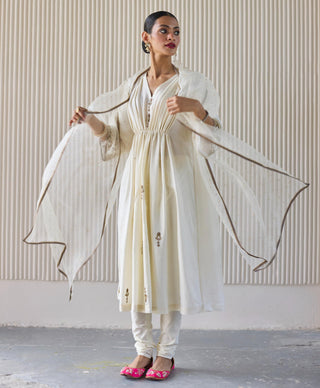 White mani kaftan suit