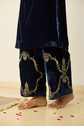 Embroidered Suit for Indian Wedding – Blue Tarunima by Sarang Kaur
