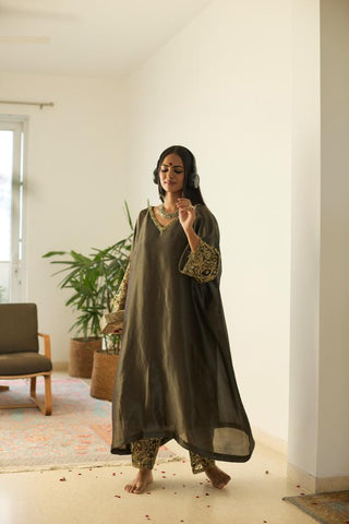 Gray tarunima rubaab kaftan set