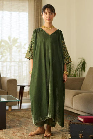 Velvet Kaftan Set for Festive Wear – Green Makhmal by Sarang Kaur
