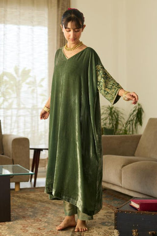 Velvet Kaftan Set for Festive Wear – Green Makhmal by Sarang Kaur
