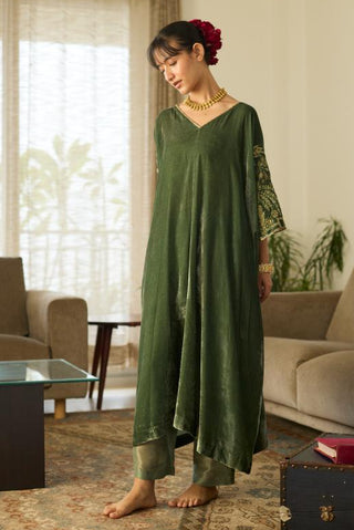 Velvet Kaftan Set for Festive Wear – Green Makhmal by Sarang Kaur
