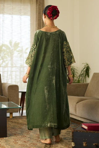 Velvet Kaftan Set for Festive Wear – Green Makhmal by Sarang Kaur