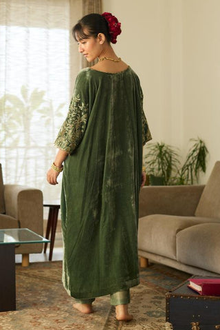 Velvet Kaftan Set for Festive Wear – Green Makhmal by Sarang Kaur