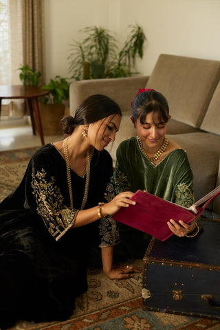 Velvet Kaftan Set for Evening Wear – Black Makhmal by Sarang Kaur