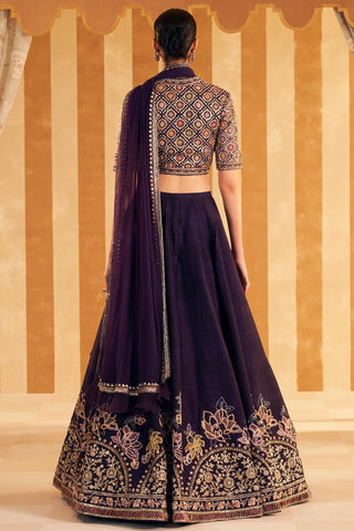 Purple qaruna hunar lehenga set