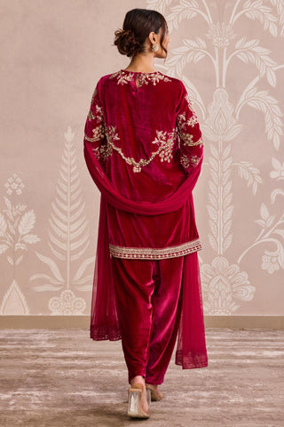 Pink embroidered nooreh ever after kurta set