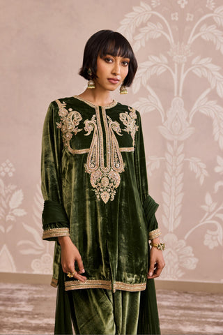 Green nooreh ever after velvet kurta set