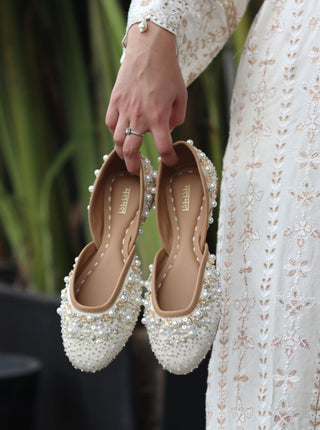 Vegan Jutti for Festive White Aarohi by Mulmul