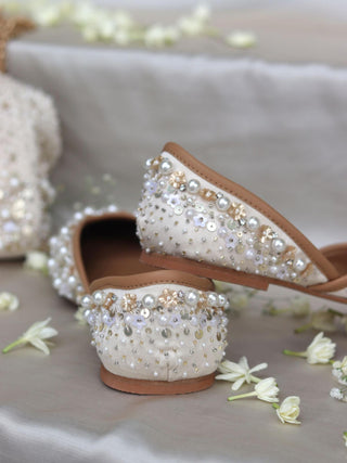 Vegan Jutti for Festive White Aarohi by Mulmul