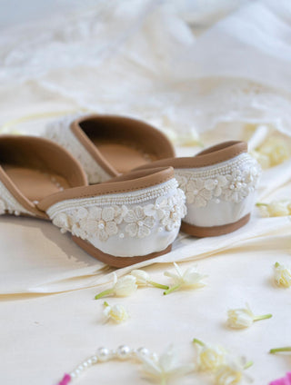 Vegan Jutti for Festive White Gulnar by Mulmul